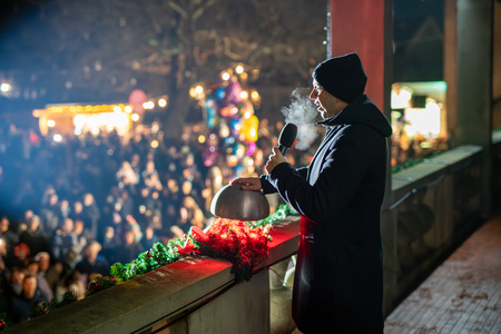 Ribnica zažarela v praznični podobi