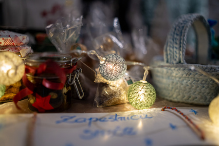 Ribnica zažarela v praznični podobi