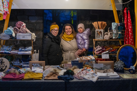 Ribnica zažarela v praznični podobi