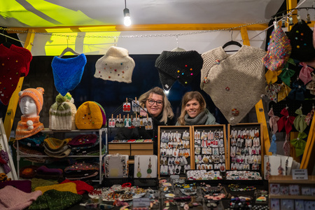 Ribnica zažarela v praznični podobi