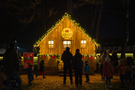 Ribnica zažarela v praznični podobi