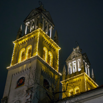 Ribnica zažarela v praznični podobi